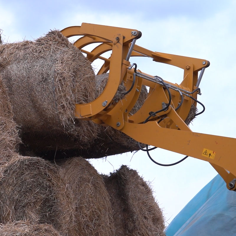 Wheel Loader Pengambil Jerami